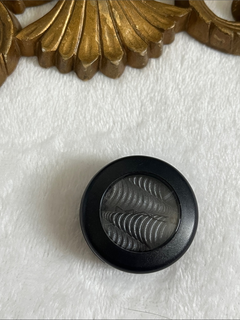 New MAC Single Eye Shadow Shade Tall Dark & Handsome - Picture 2 of 3
